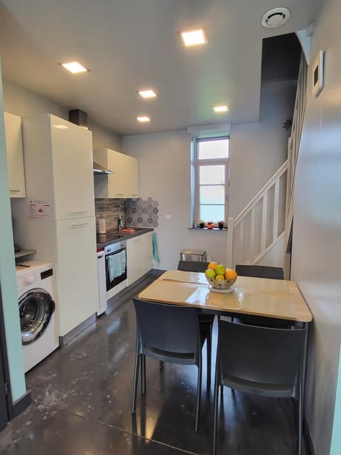 Coffee/tea facilities, Dining area, dishwasher, minibar, pet friendly, stove, washing machine, kitchen