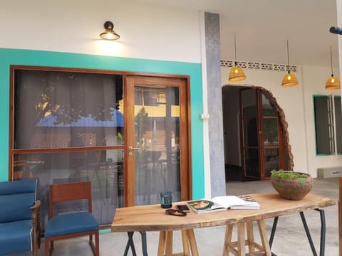 Facade/entrance