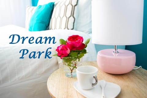 Bedroom, Text overlay