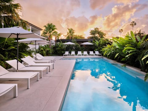 Patio, Garden, Swimming pool, sunbed