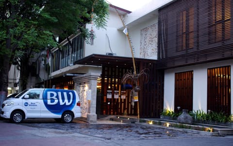 Property building, Facade/entrance, View (from property/room), On site