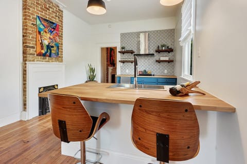 Modern Victorian House With Relaxing Courtyard - Near FQ House in Ninth Ward