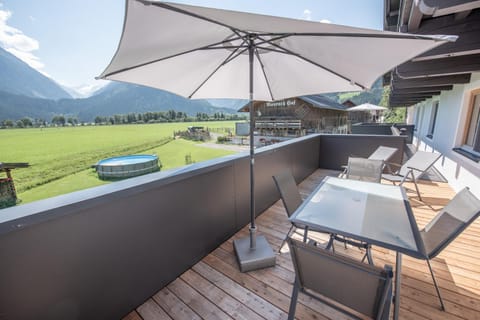 Balcony/Terrace, Garden view, Mountain view