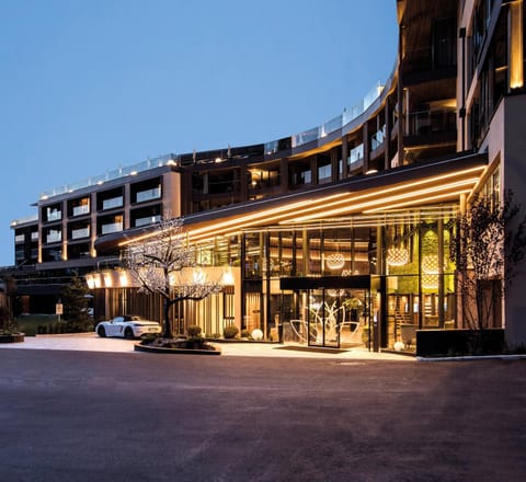 Property building, Facade/entrance