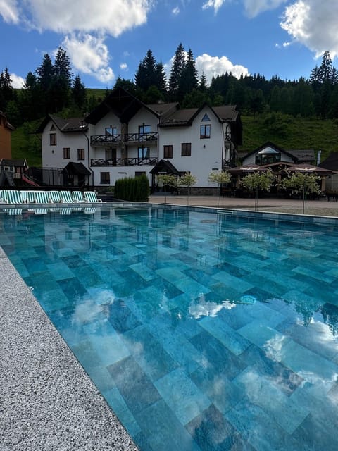 Pool view, Swimming pool, sunbed
