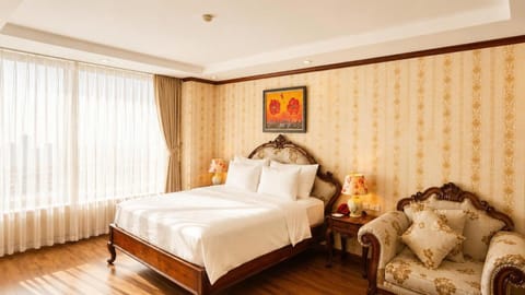 Bed, Natural landscape, Seating area, Bedroom, Mountain view, VIP