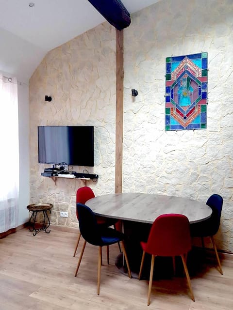 Communal lounge/ TV room, TV and multimedia, Dining area