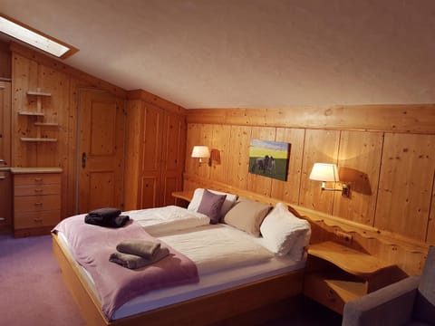 Bed, Photo of the whole room, Decorative detail