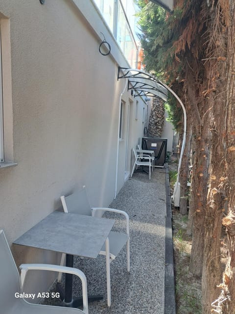 Facade/entrance, Balcony/Terrace