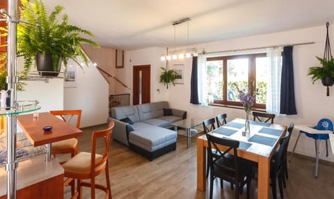 Property building, Living room, Seating area, Dining area
