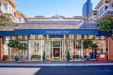 Property building, Facade/entrance, Day, Property logo or sign, Location