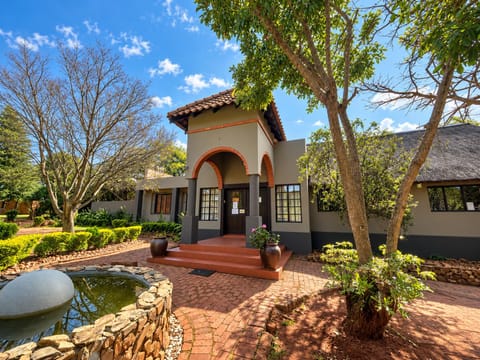 Property building, Day, Garden, Garden view