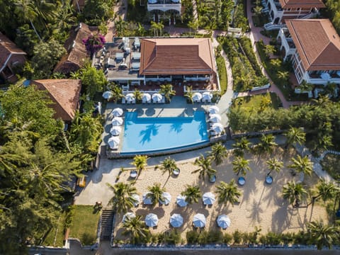 Restaurant/places to eat, Bird's eye view, Garden, Beach, Swimming pool
