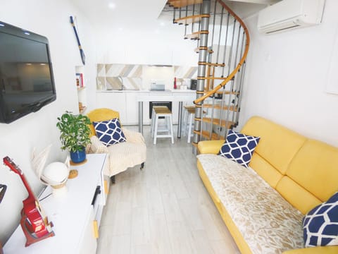 Living room, Photo of the whole room