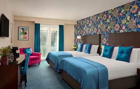 Bed, TV and multimedia, Photo of the whole room, Bedroom