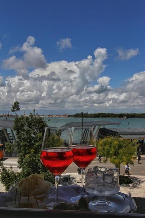Nearby landmark, Restaurant/places to eat, Neighbourhood, Natural landscape, Summer, On site, Seasons