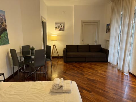 Bed, Photo of the whole room, Seating area, Bedroom, towels