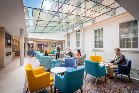 Restaurant/places to eat, Seating area