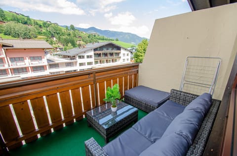 Balcony/Terrace, Mountain view
