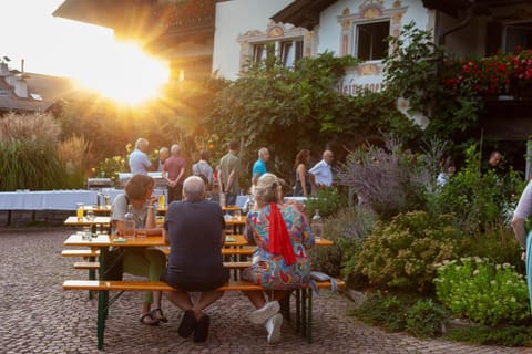 Property building, Restaurant/places to eat