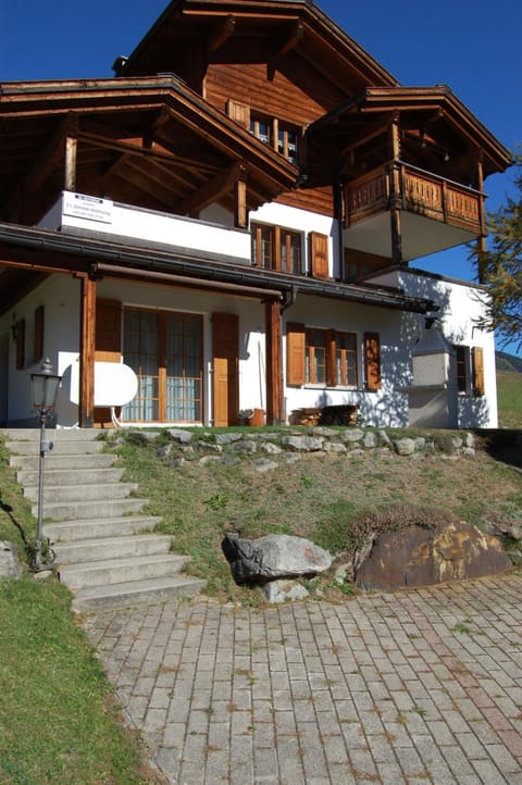 Londadusa Parterre Apartment in Canton of Grisons