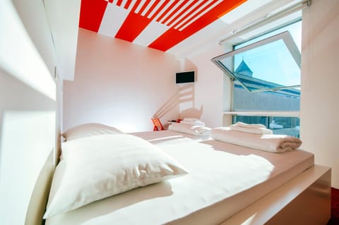 Bed, Other, Photo of the whole room, Sea view, Street view