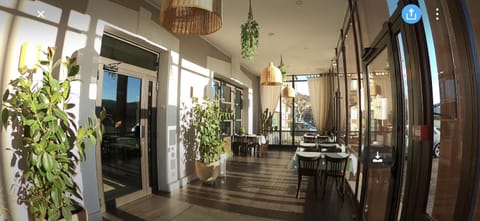 Property building, Breakfast