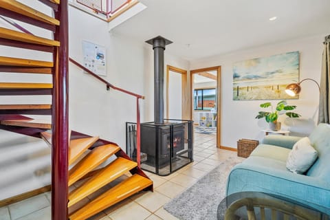 Living room, Seating area, fireplace, fireplace