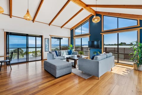 TV and multimedia, Living room, Photo of the whole room, Mountain view, Mountain view, Sea view, Sea view