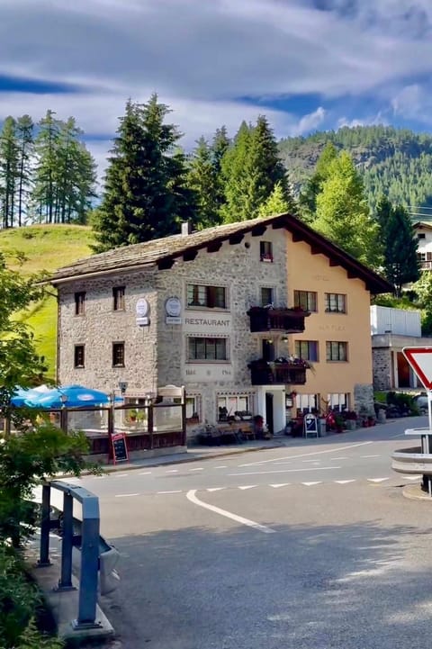 Hotel Restaurant Edelweiss Inn in Canton of Grisons