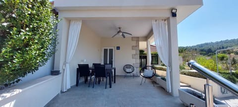 Patio, Day, Natural landscape, Balcony/Terrace, Seating area