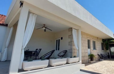 Patio, Day, Balcony/Terrace, Seating area, sunbed