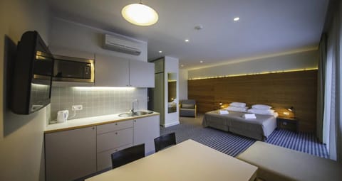 Bedroom, kitchen