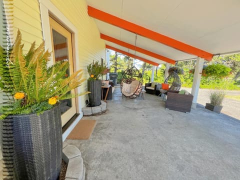 Patio, Day, Garden, Balcony/Terrace, Seating area, Garden view