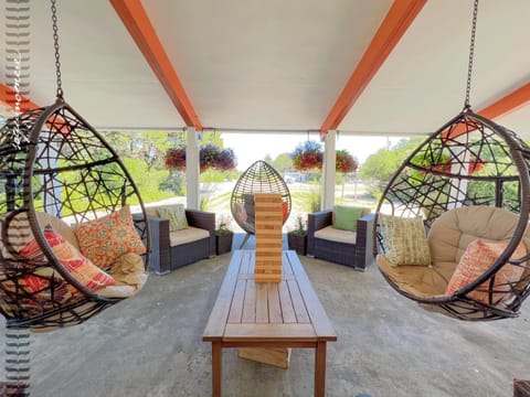 Patio, Day, Garden, Balcony/Terrace, Seating area, Garden view