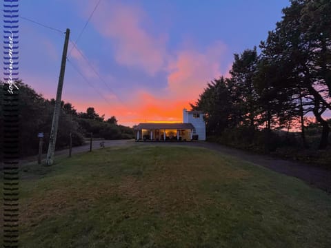 Property building, Natural landscape, Garden, Garden view, Sunset