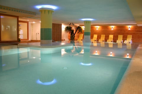 Swimming pool, Swimming pool