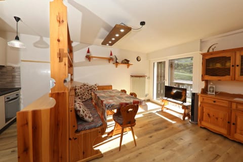 TV and multimedia, Dining area, Lunch