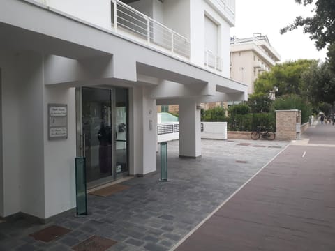FRONTE MARE-CENTRALE-Riviera Palace-Giulianova-Apartment-affitti solo da Sabato a Sabato Apartment in Giulianova
