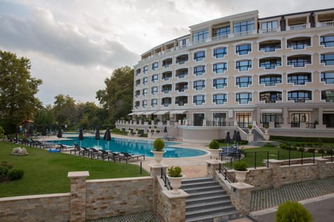 Property building, Garden, Swimming pool