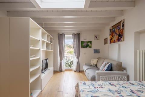 TV and multimedia, Living room, Seating area, Sea view