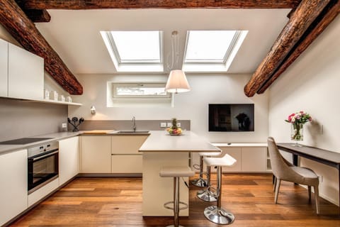 Kitchen or kitchenette, Dining area, stove