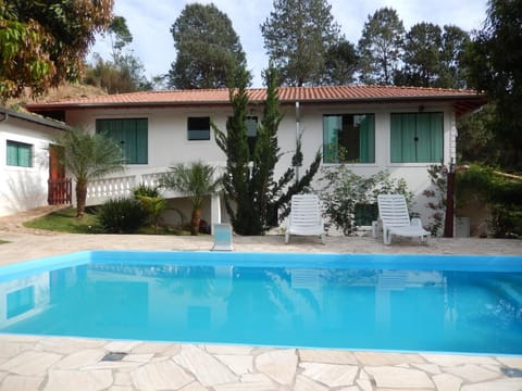 Communal lounge/ TV room, Garden, Balcony/Terrace, Communal kitchen, Garden view, Mountain view, Pool view