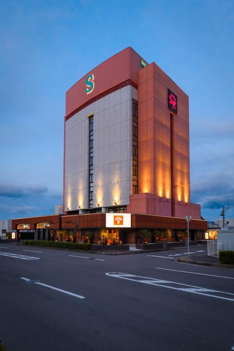 Property building, Location