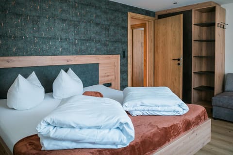 Bed, Photo of the whole room, Bedroom, wardrobe