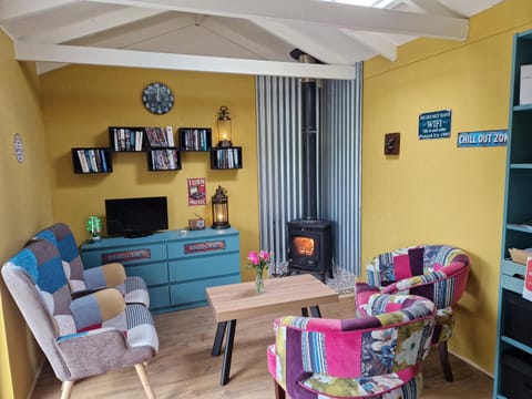 Communal lounge/ TV room, Lobby or reception