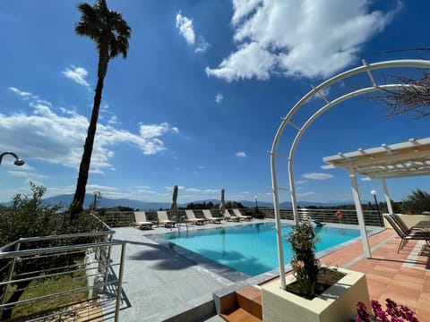 Patio, Day, Natural landscape, View (from property/room), Balcony/Terrace, Pool view, Swimming pool, sunbed