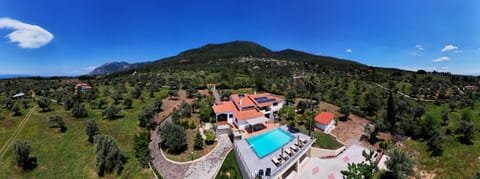 Property building, Mountain view, Pool view, Swimming pool