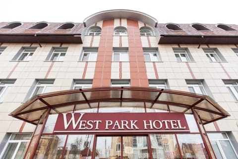 Facade/entrance, Property logo or sign, City view, Garden view, Street view