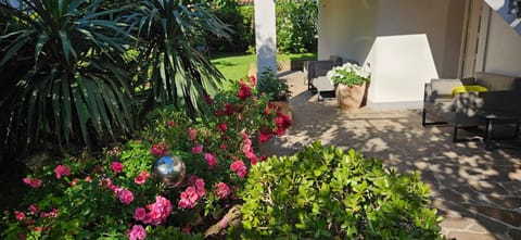 Property building, Patio, Garden, Balcony/Terrace, Garden view
